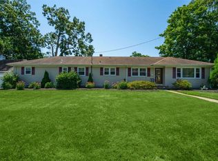 72 Shinnecock Ln, East Islip, NY 11730
