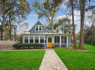 10 Edgehill Ct, West Orange, NJ 07052