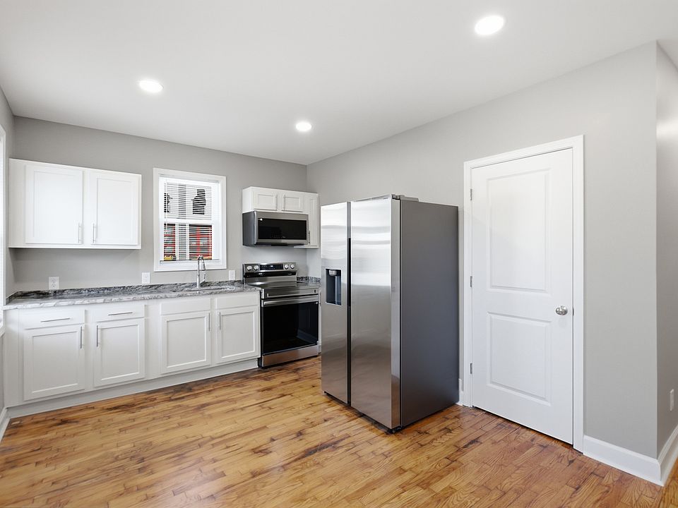 1st image of 211 W 2nd St #211B