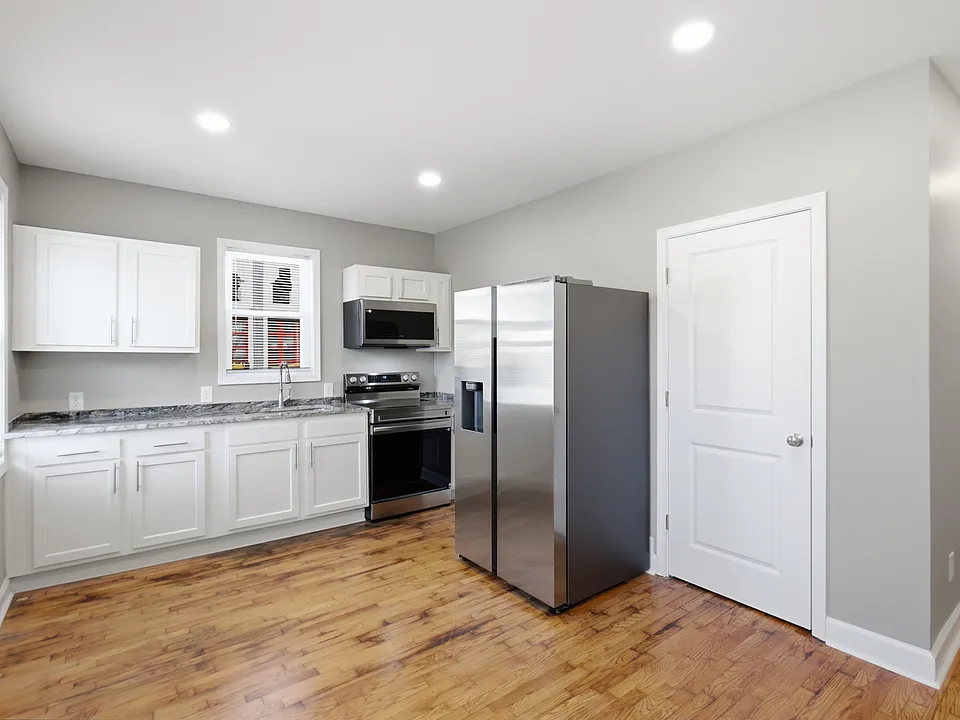 211 W 2nd St #211B