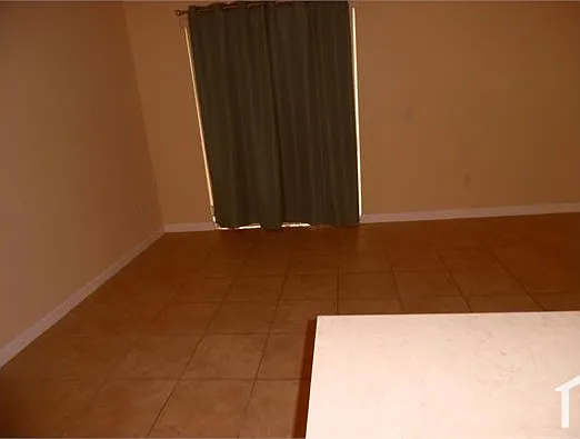 3 bed, 1325 sqft, $2,200 — Photo 2