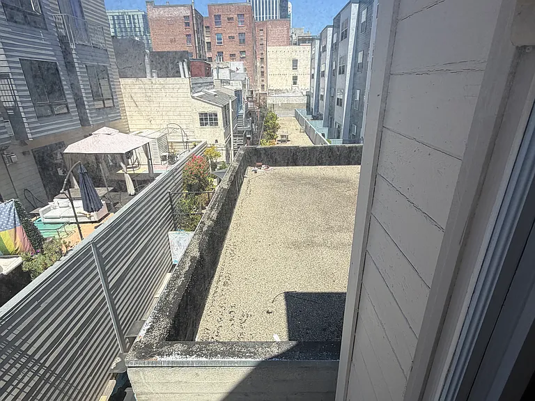 1040 Howard St #7 — Photo 2