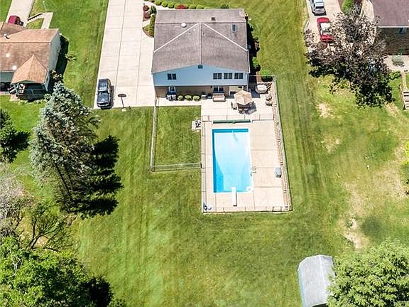 3rd image of 15 Victoria Dr