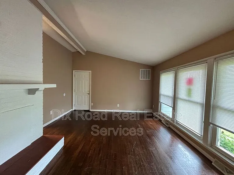 4984 State Route 122 — Photo 11