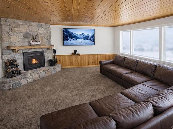 2nd image of 42988 Moonridge Rd