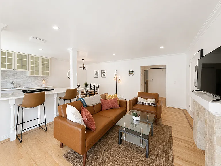 1027 20th St #1B — Photo 4