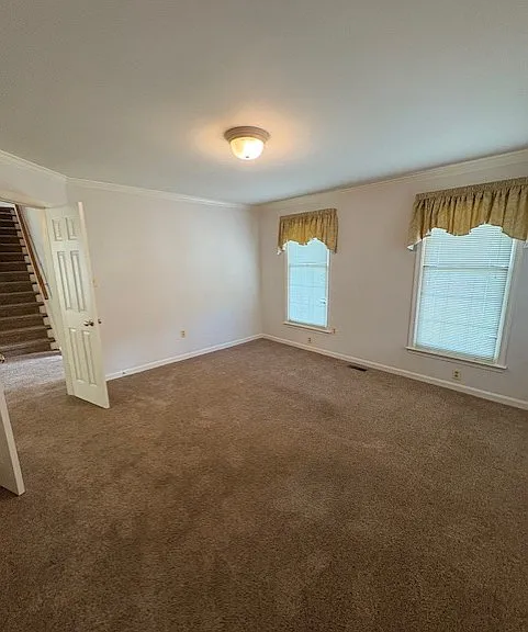 401 Greens Ct — Photo 8