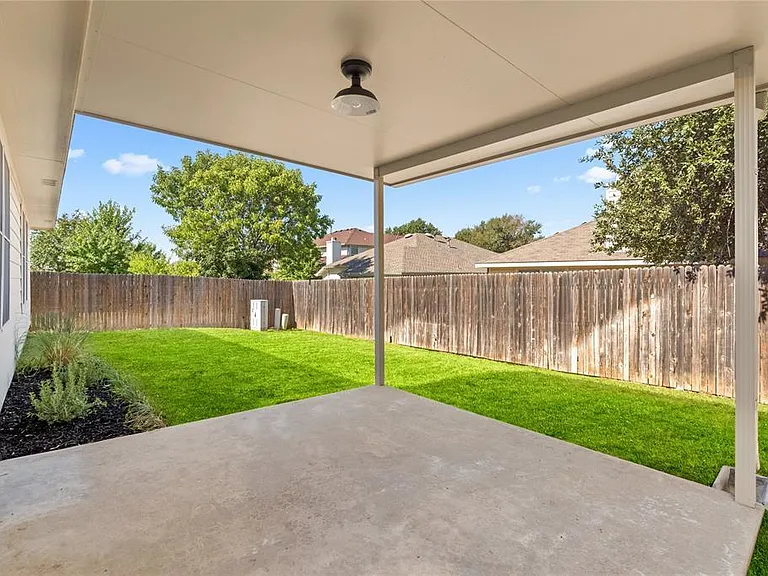 8433 Hawks Nest Dr — Photo 3