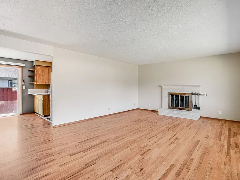 3210 SE Sherrett St — Photo 2
