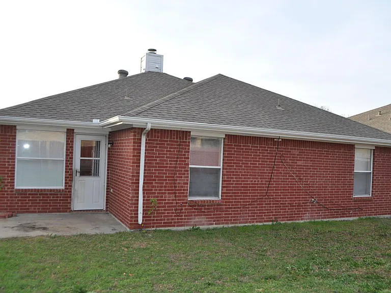 1214 Misty Dr — Photo 20