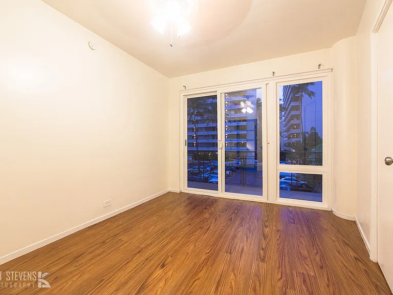 Moana Vista 1 Bedroom Street View