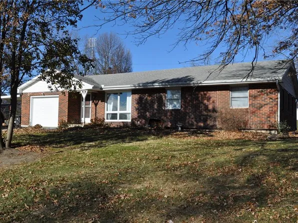 905 Sycamore Dr, Maysville, MO 64469