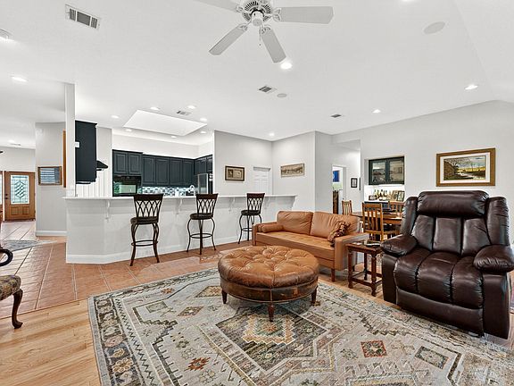 4th image of 17 Stillmeadow Dr