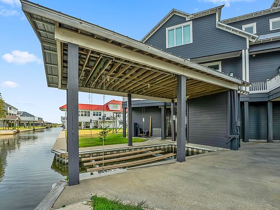 2nd image of 128 Seagull Ln
