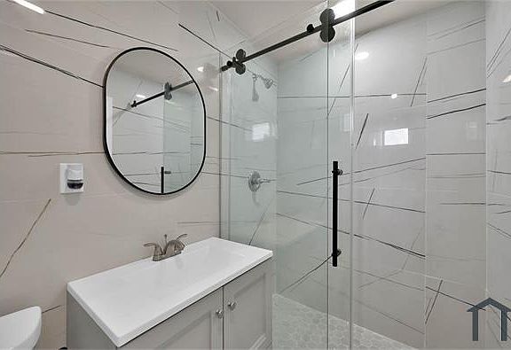 3rd image of 2304 Chapman St #3
