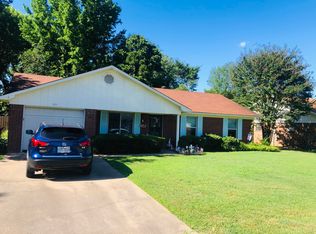 2111 E 19th St, Russellville, AR 72802