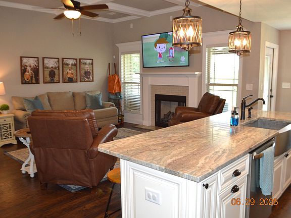 4th image of 305 Kendall Ct