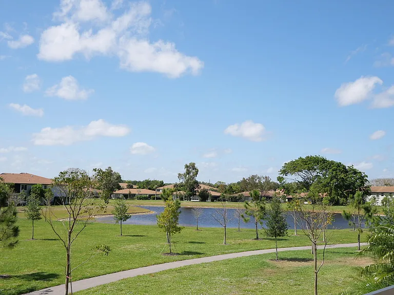13817 Royal Palm Ct #B — Photo 23