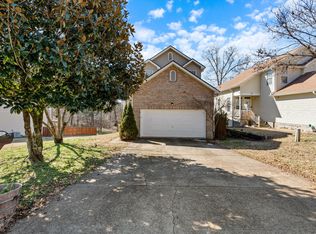 4051 Farmingham Woods Dr, Hermitage, TN 37076