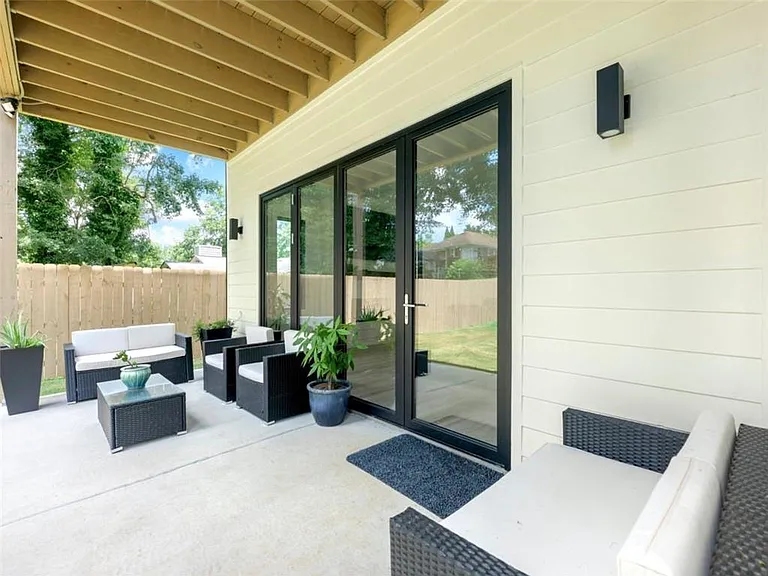 379 Enota Pl SW — Photo 40