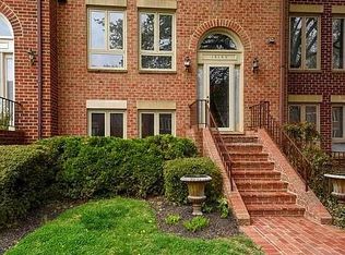 10160 Turnberry Pl, Oakton, VA 22124