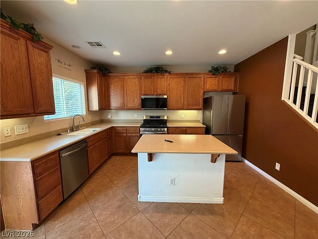 3 bed, 2.5 bath, 1846 sqft, $2,200 — Photo 3
