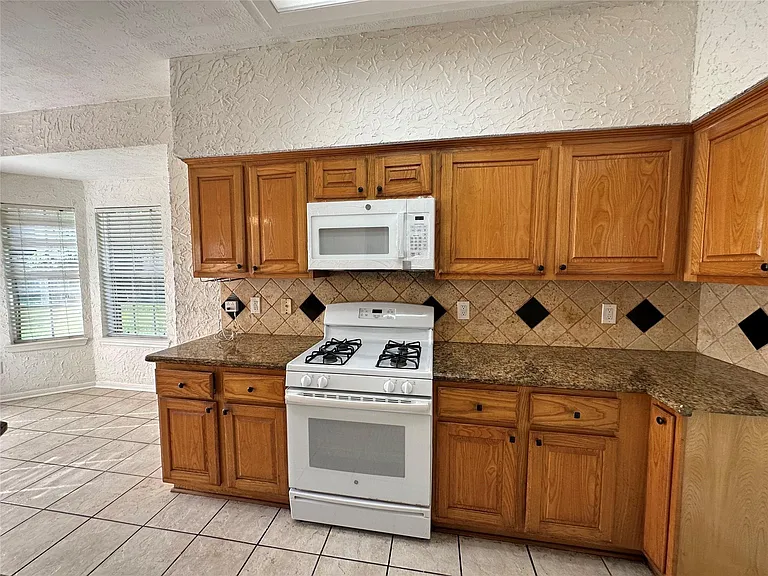 1414 Diamond Brook Dr — Photo 10