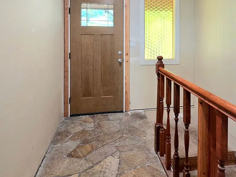2211 NW Cascade Ave — Photo 7