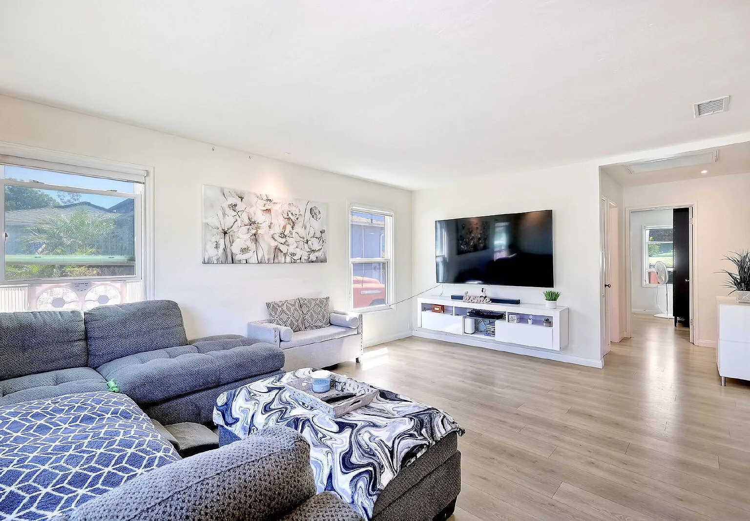 3 bed, 2.0 bath, 1215 sqft, $4,500 — Photo 2