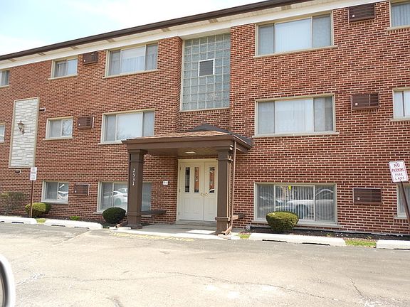 2nd image of 2531 N Thatcher Ave #1A