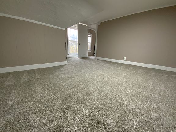 3rd image of 852 1st St NW #2