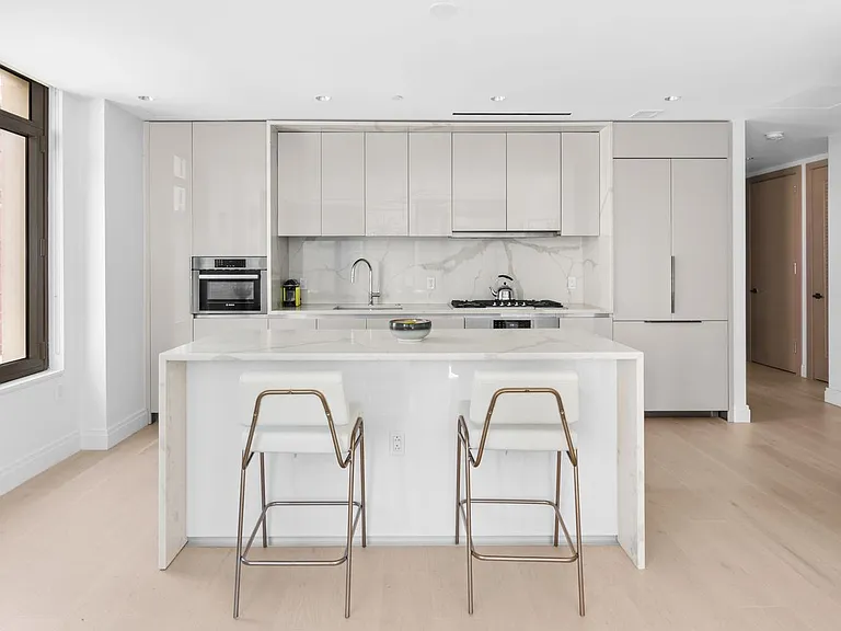 212 W 95th St #4A — Photo 4