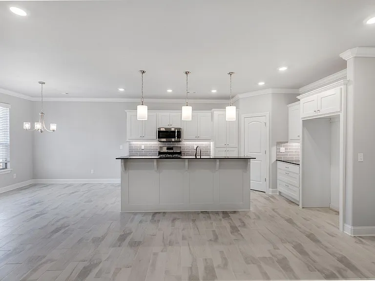 500 Piper Ln — Photo 10