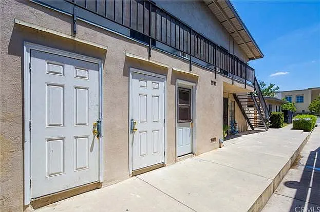 2 bed, $2,300 — Photo 4