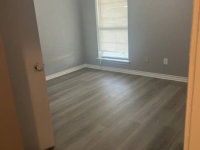 335 Christie Ct — Photo 9