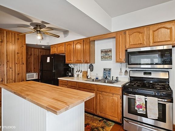 3rd image of 40521 N Fairview St #3