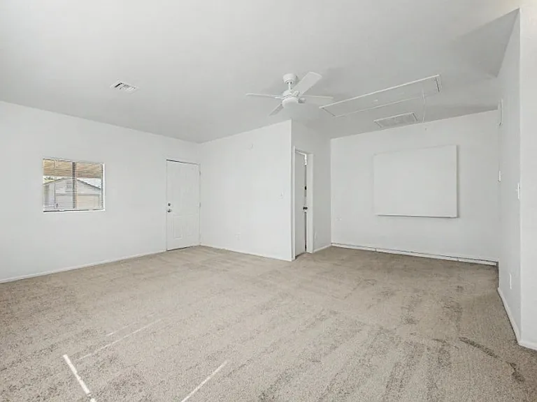 10719 W Vista Ave — Photo 14