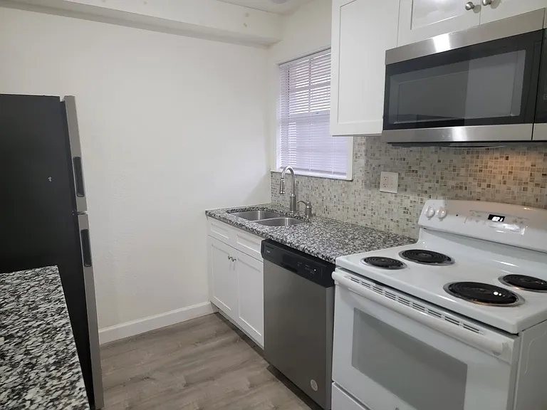 625 Coleman St — Photo 34