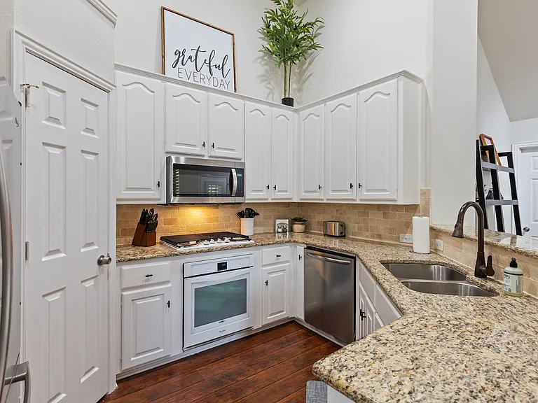 501 Lilly Ct — Photo 12