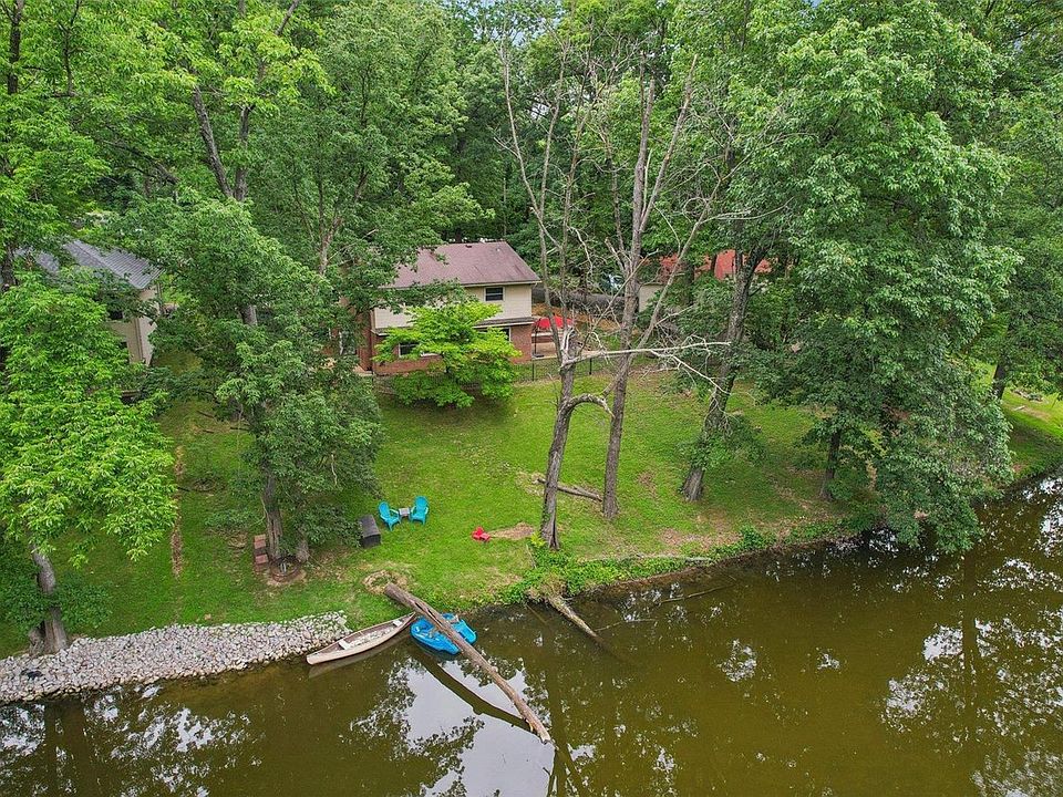 1st image of 9 Oakdale Lake Cir