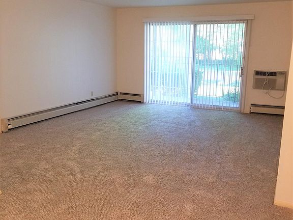 2nd image of 206 Williamsburg Dr