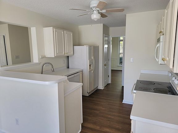 4th image of 412 N Waters Edge Dr