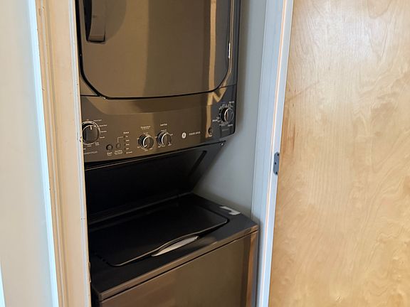 3rd image of 898 Oak St SW Unit 1106