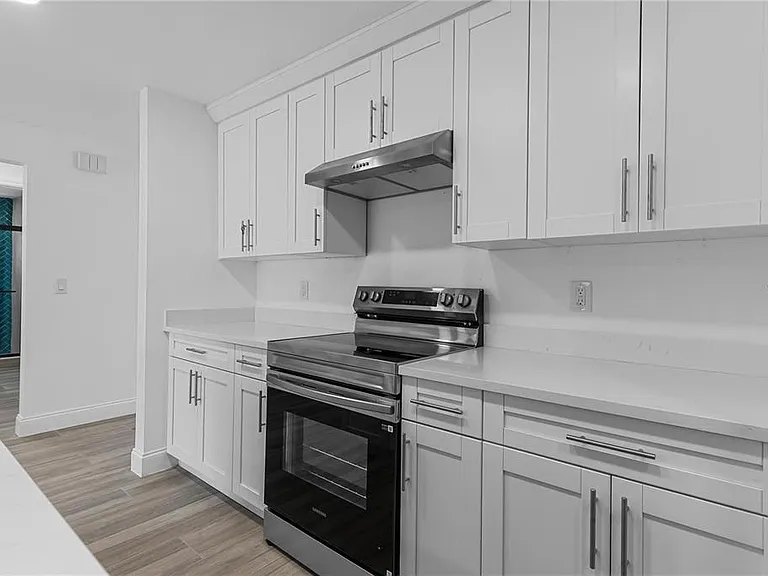 8201 Riverside Dr NE — Photo 8