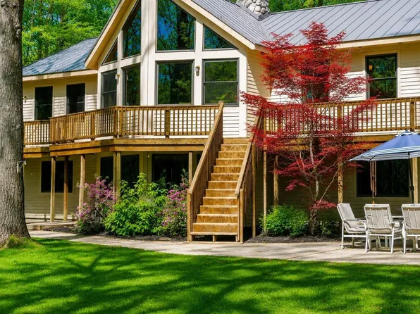 125 Dubonnet Trl, Interlochen, MI 49643