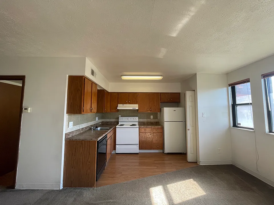 3254 Niagara Sq