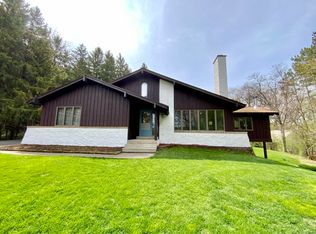 N75W29057 Pledl Ln, Hartland, WI 53029