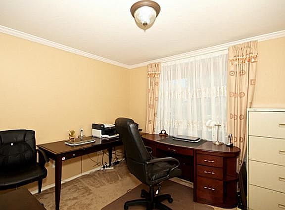 5th image of 9409 Woodhurst Dr