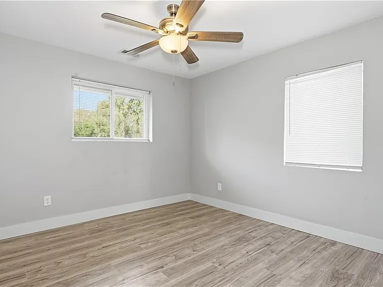 1735 Carter Ave — Photo 14