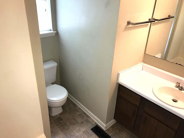 Full bath view #1